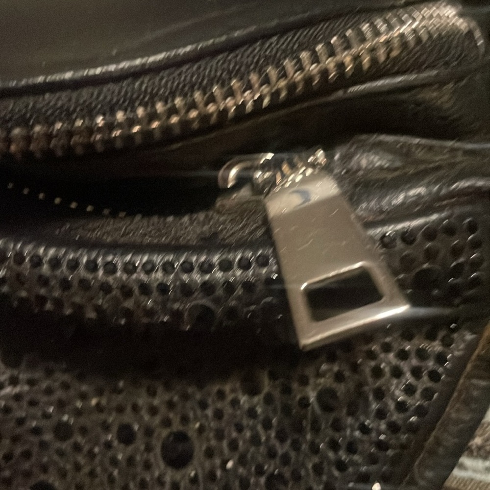 MADDEN NYC Convertible Fanny pack Crossbody Travel bag Black Silver Zip - Picture 6 of 7